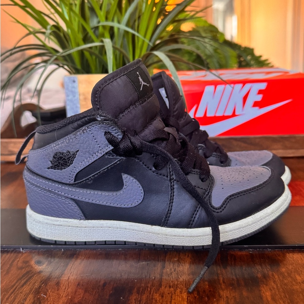 Air Jordan 1 Mid BP 'Dark Grey' youth 2